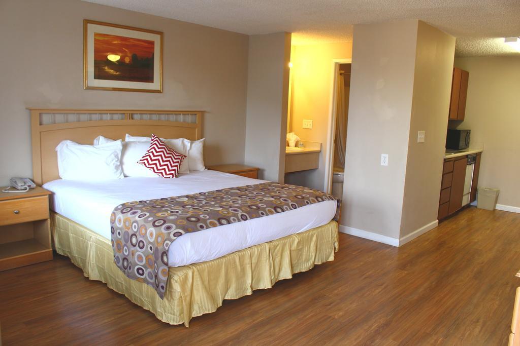 Days Inn By Wyndham Lakewood South Tacoma Phòng bức ảnh