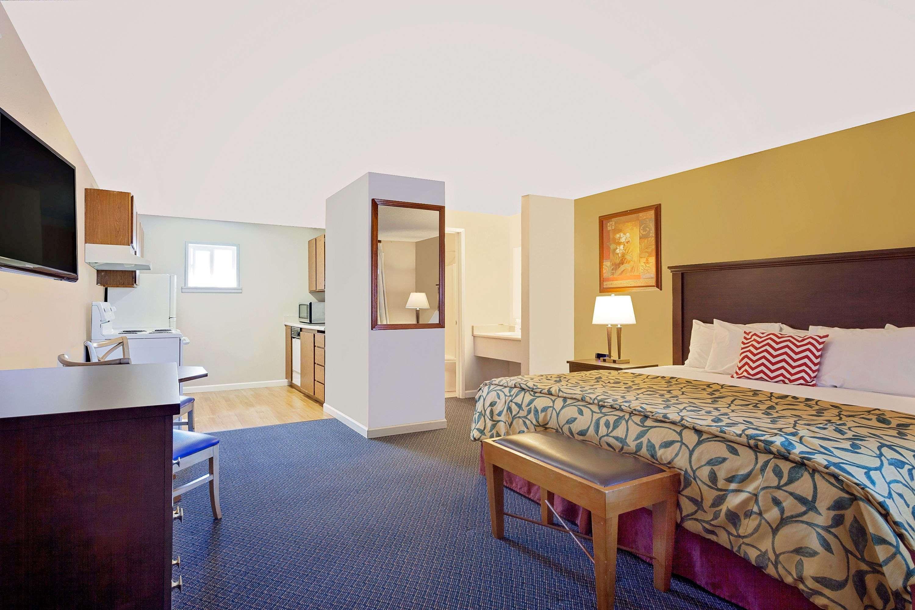 Days Inn By Wyndham Lakewood South Tacoma Ngoại thất bức ảnh