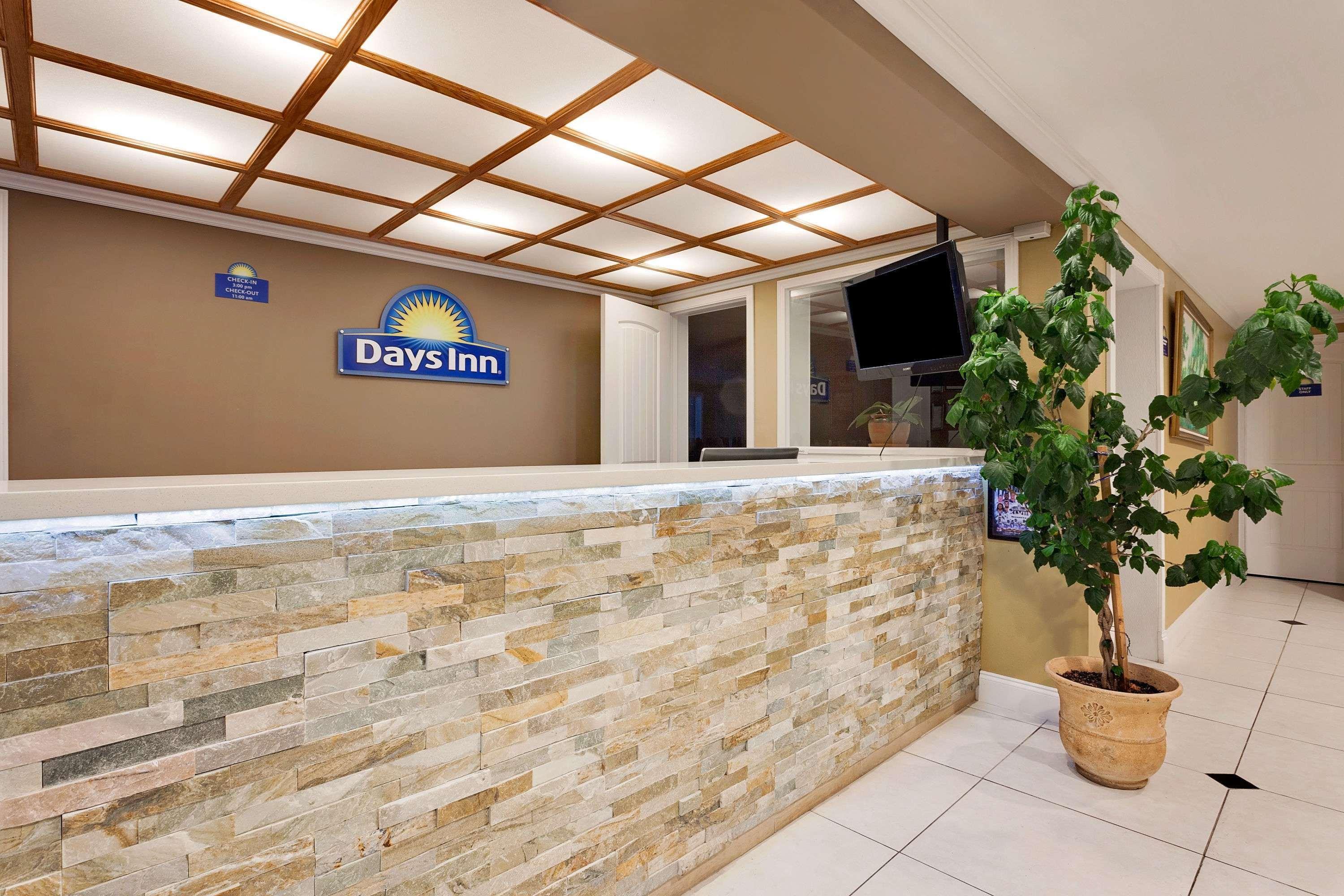 Days Inn By Wyndham Lakewood South Tacoma Ngoại thất bức ảnh