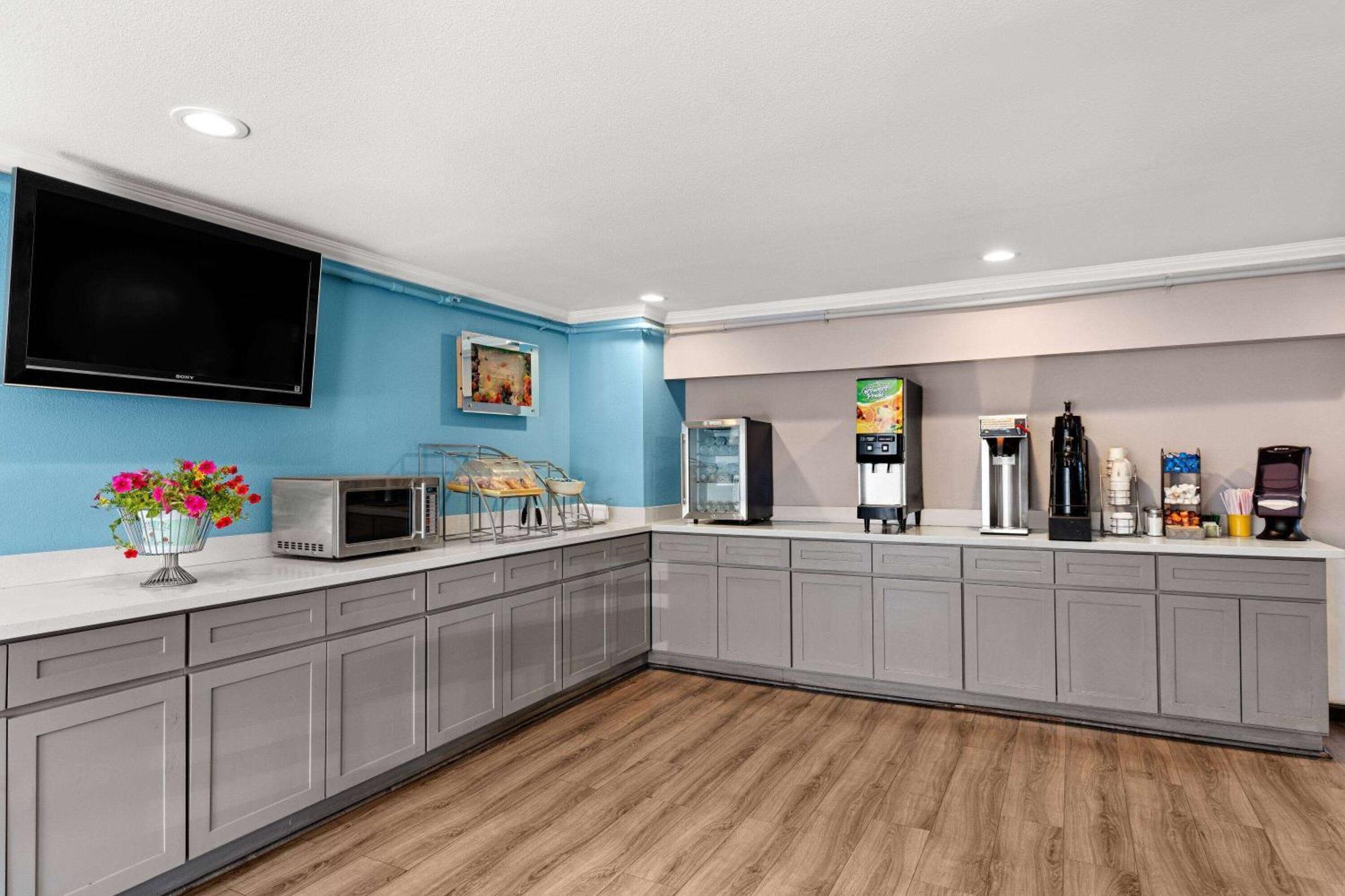 Days Inn By Wyndham Lakewood South Tacoma Ngoại thất bức ảnh