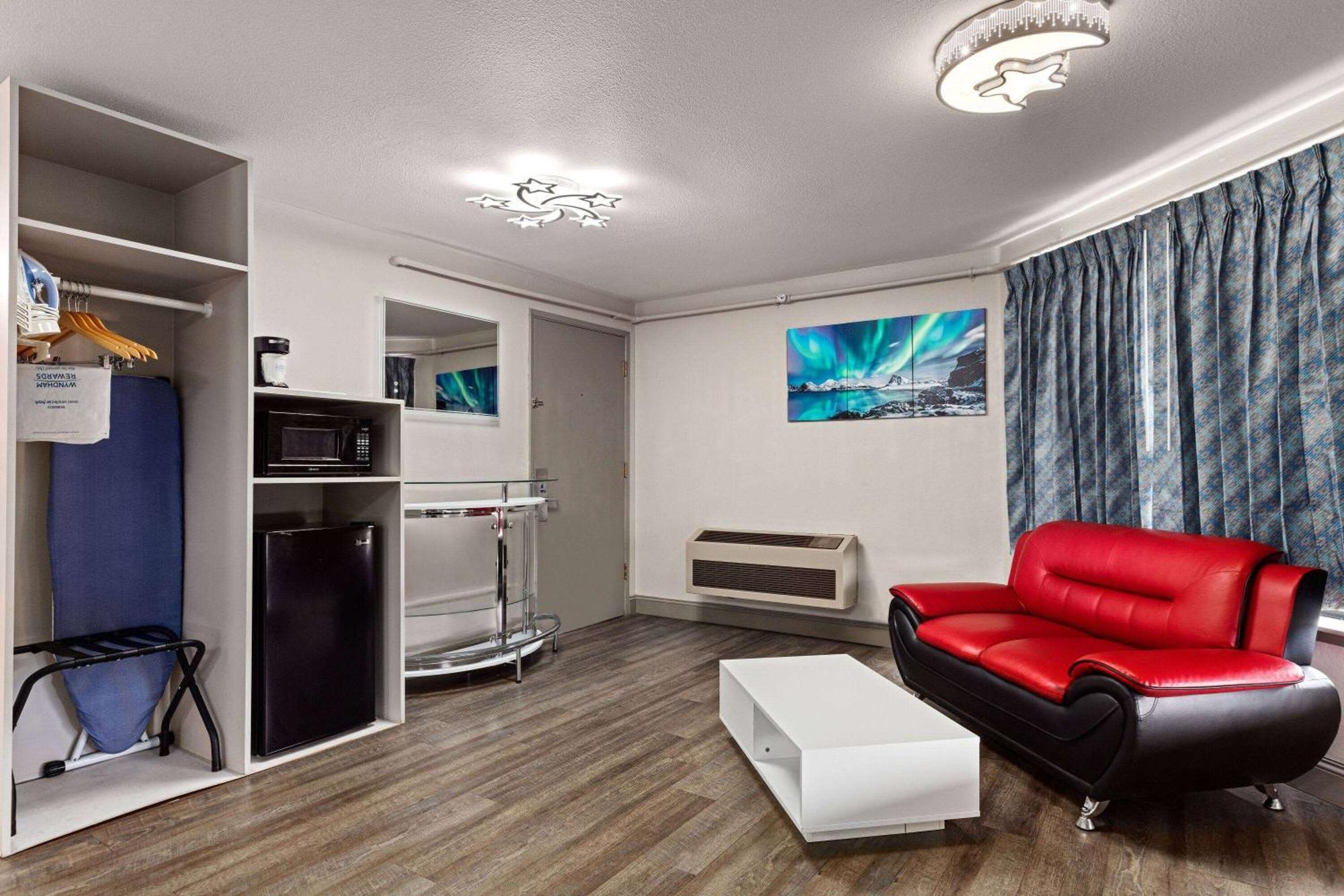 Days Inn By Wyndham Lakewood South Tacoma Ngoại thất bức ảnh