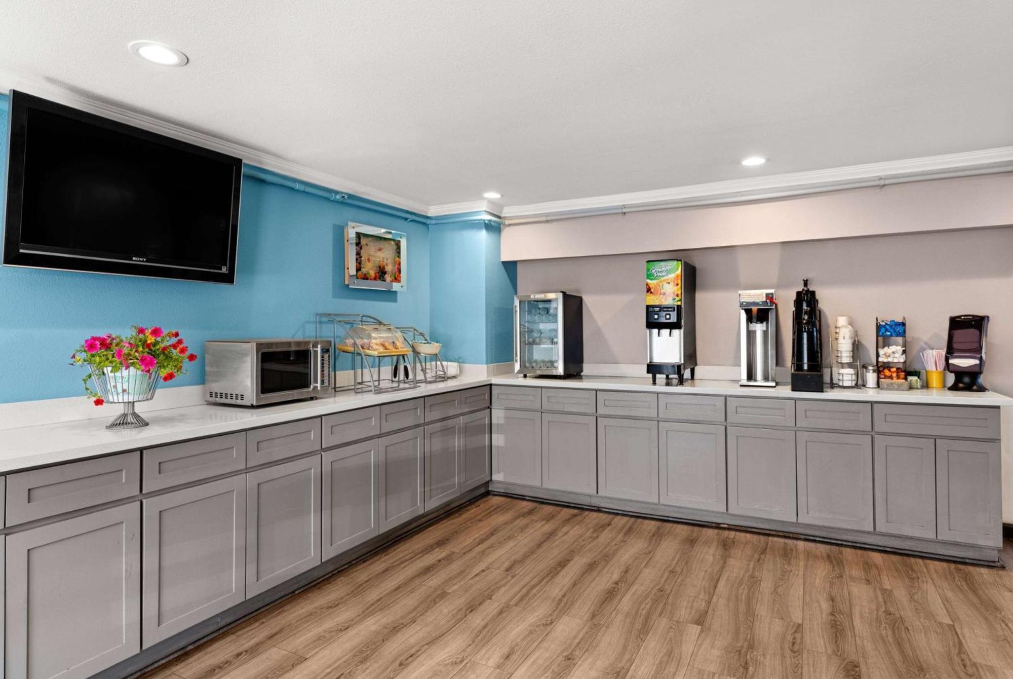 Days Inn By Wyndham Lakewood South Tacoma Ngoại thất bức ảnh