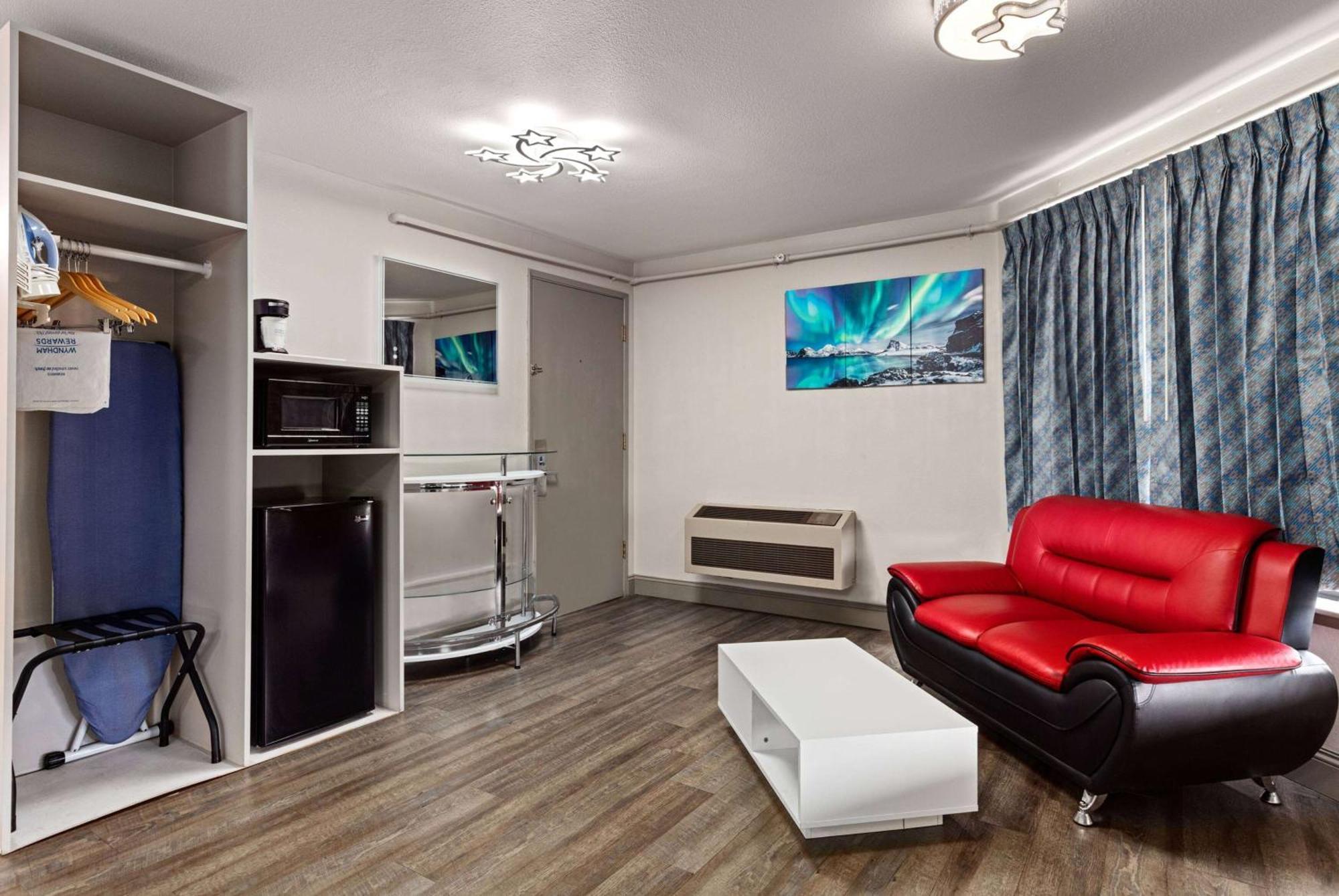 Days Inn By Wyndham Lakewood South Tacoma Ngoại thất bức ảnh