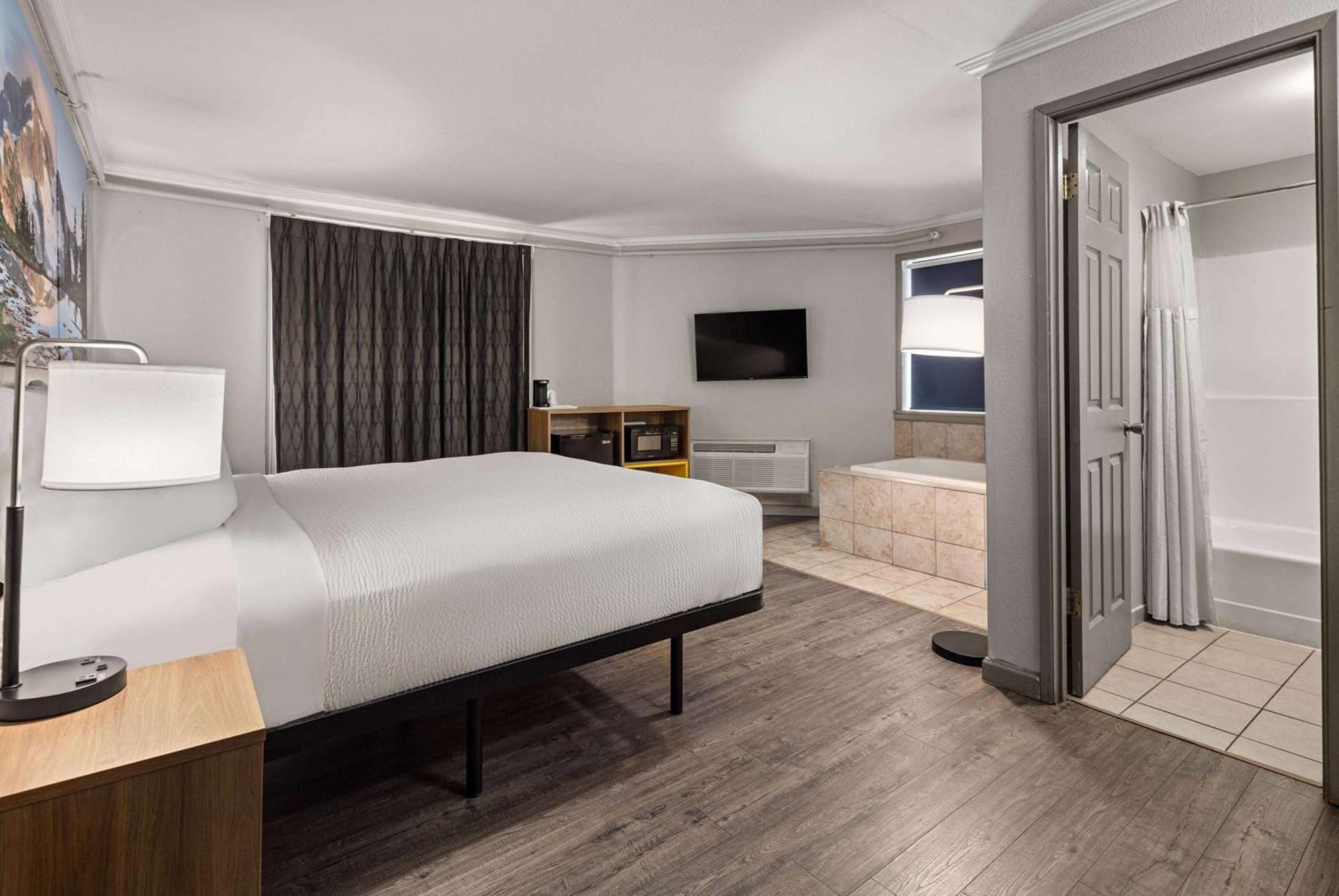 Days Inn By Wyndham Lakewood South Tacoma Ngoại thất bức ảnh