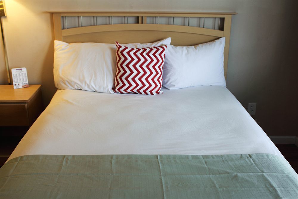 Days Inn By Wyndham Lakewood South Tacoma Ngoại thất bức ảnh