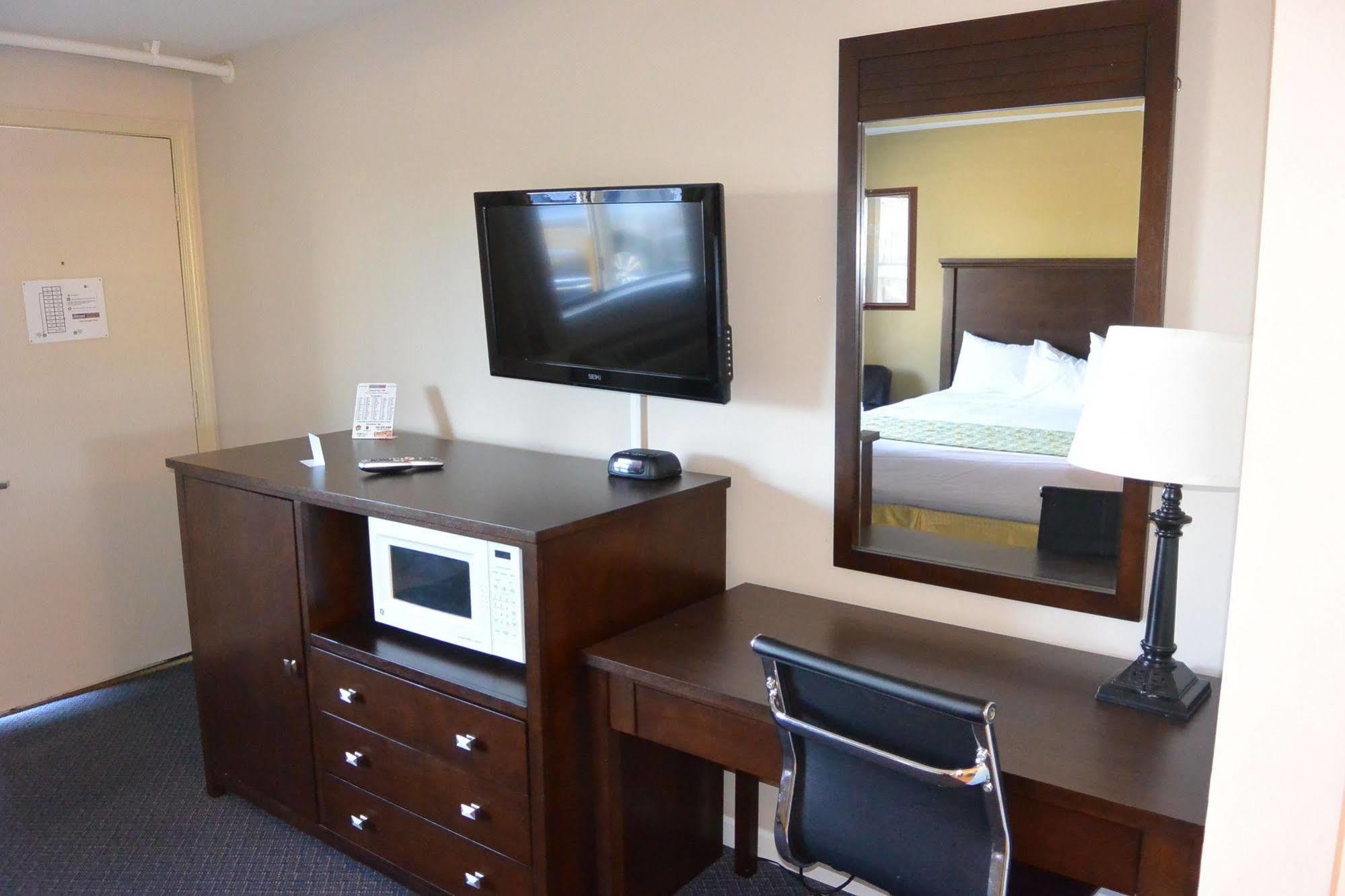 Days Inn By Wyndham Lakewood South Tacoma Ngoại thất bức ảnh