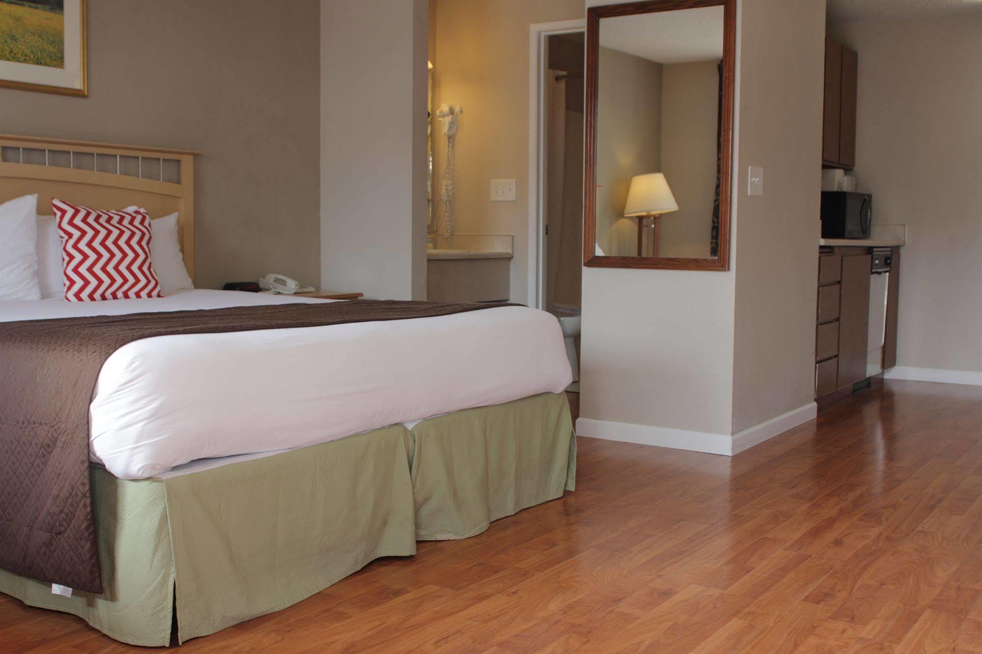 Days Inn By Wyndham Lakewood South Tacoma Ngoại thất bức ảnh