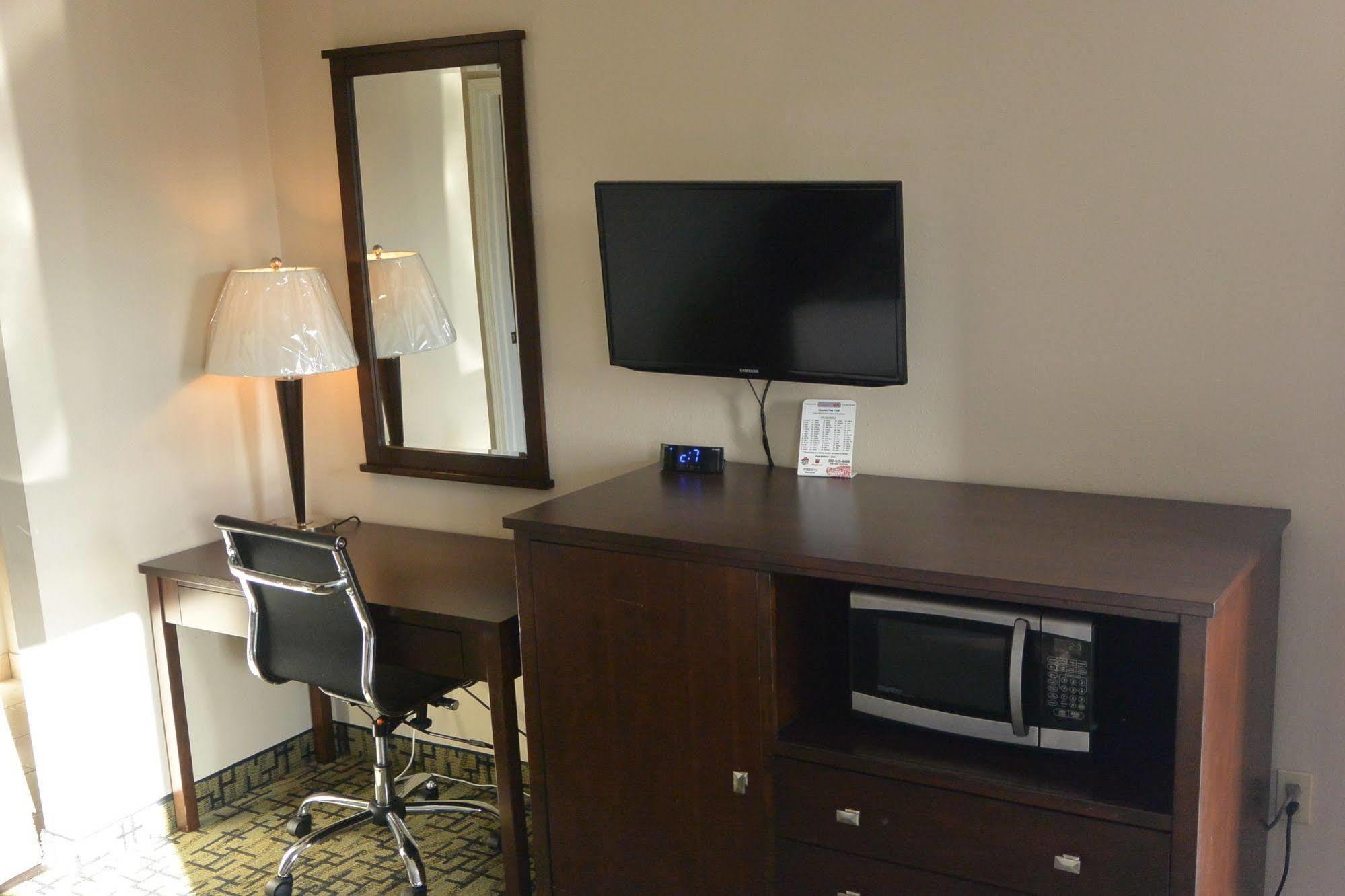 Days Inn By Wyndham Lakewood South Tacoma Ngoại thất bức ảnh